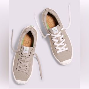 NIB  Cariuma IBI Low Sand Knit Sneakers Women’s 8.5 Men’s 7